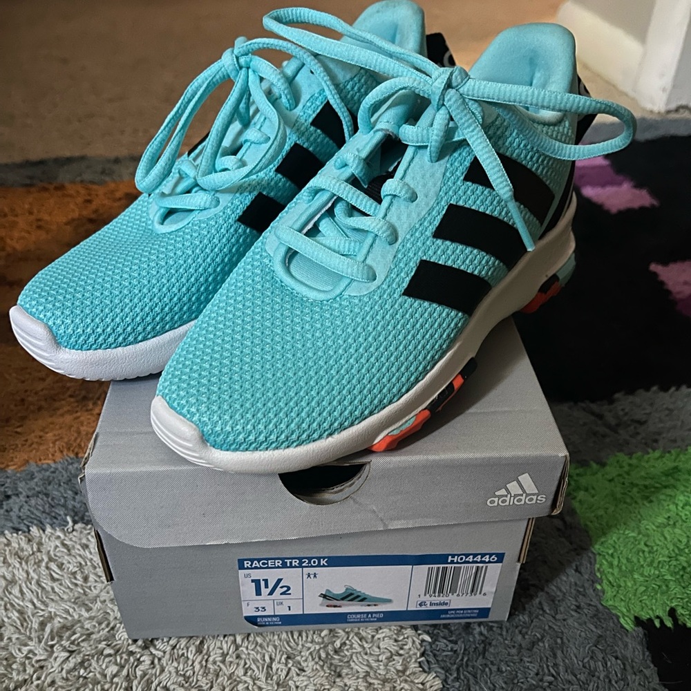 Boys size 1.5 Adidas sneakers